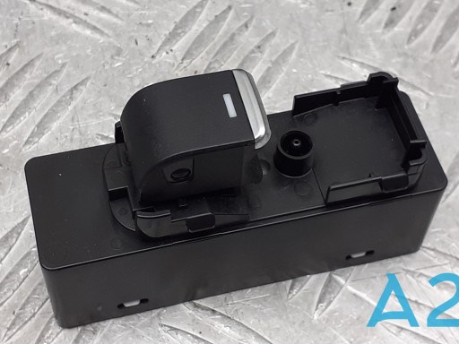 Кнопка подъемника заднего правого стекла GLF166380A MAZDA