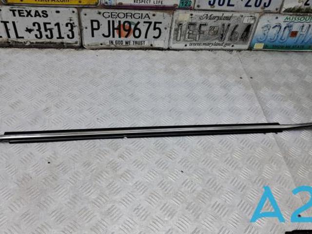 KB7W50640C MAZDA Уплотнитель стекла передней правой двери купить в Киев