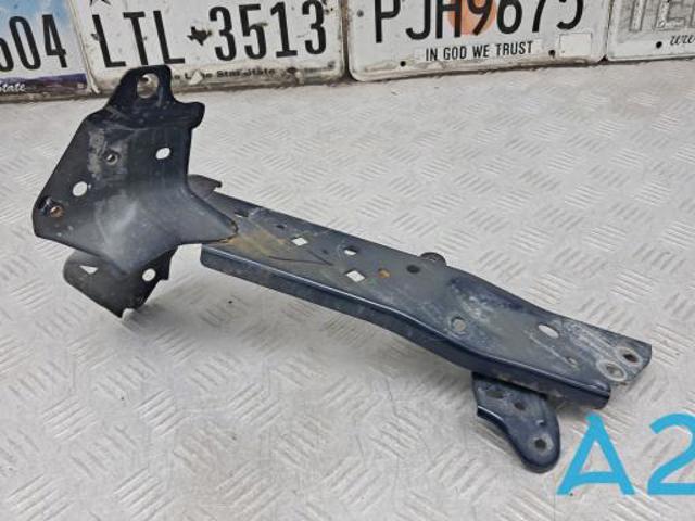 Кронштейн суппорта радиатора, верхний KB7W54140 MAZDA