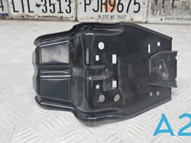 Кронштейн крепления крыла переднего левого, передний KB7W5422Y MAZDA