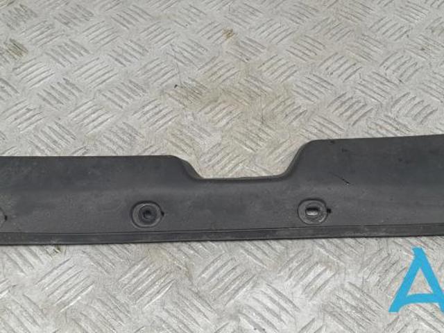 Уплотнитель крыла KB7W56915B MAZDA