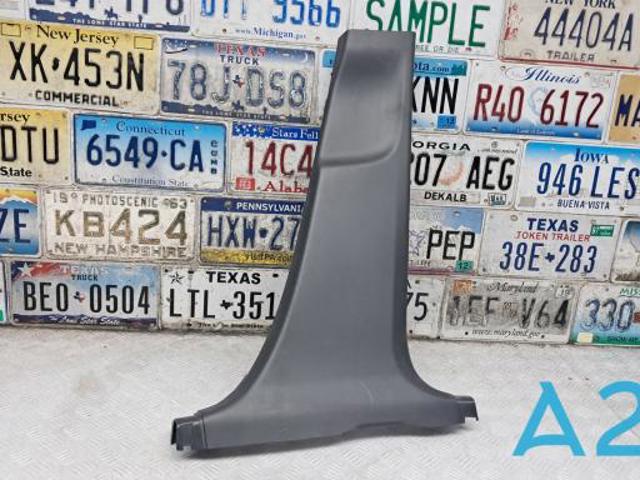 Обшивка стойки кузова внутренняя, средняя нижняя правая KB7W6822002 MAZDA