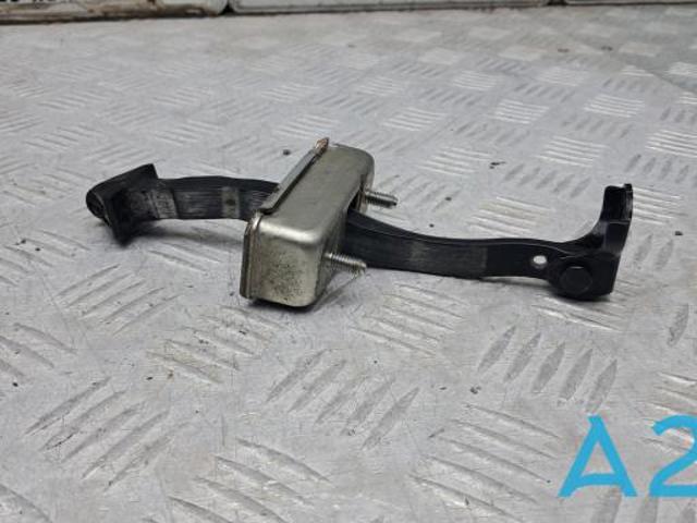 MAZDA KB7W72270A Ограничитель задней двери в наличии Харьков