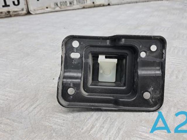 Кронштейн решетки радиатора KB8A50151 MAZDA