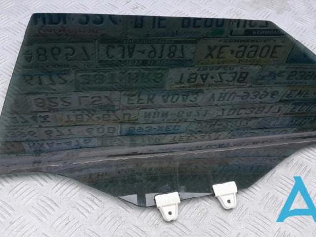 Стекло задней двери, левой KB8C73510 MAZDA