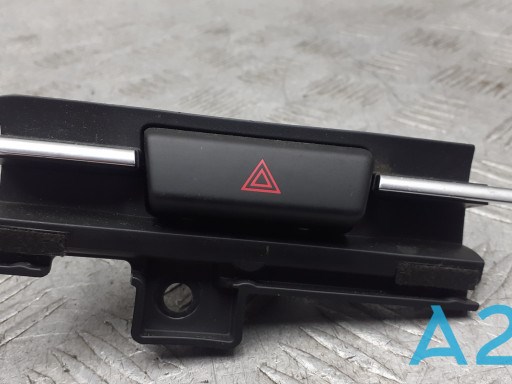 Кнопка аварийной сигнализации KD45664H0 MAZDA