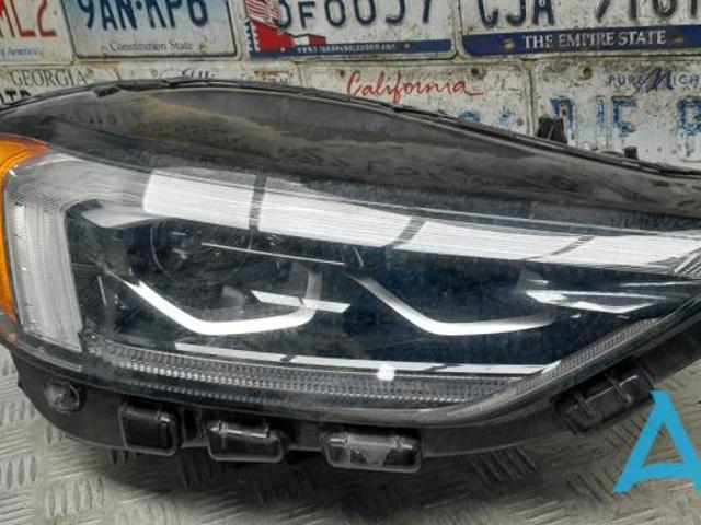 Правая блок фара KT4Z13100D FORD