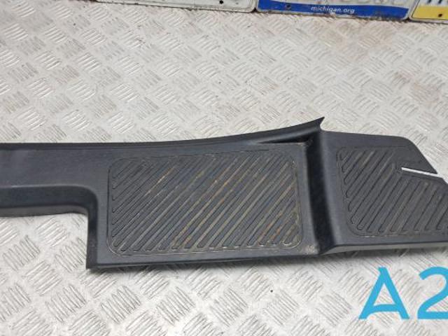 Облицовка порога внутренняя, задняя правая LB5Z7813228AC FORD