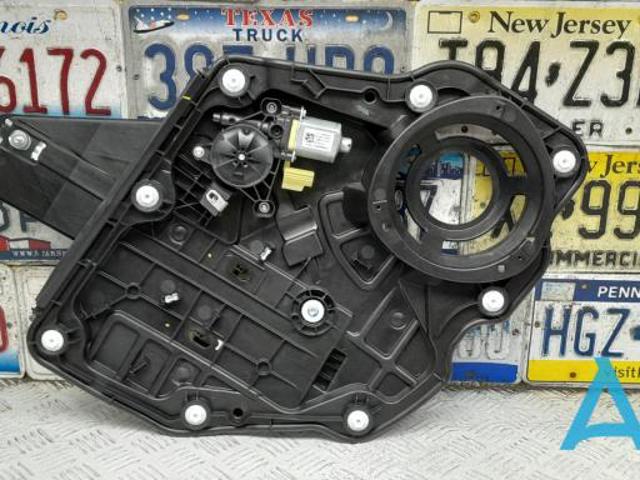 Моторчик стеклоподъемника двери задней, правой LJ7Z7827001A FORD
