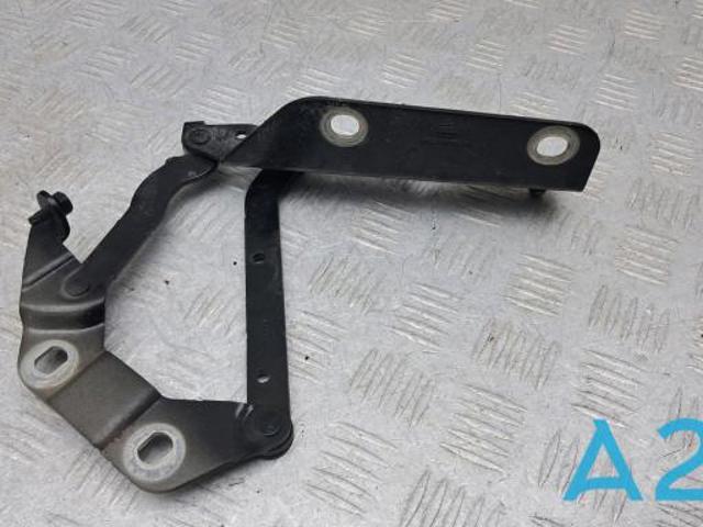 Правая петля капота  LR001562 LAND ROVER