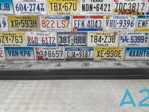 Накладка (молдинг) порога наружная левая LR018176 LAND ROVER