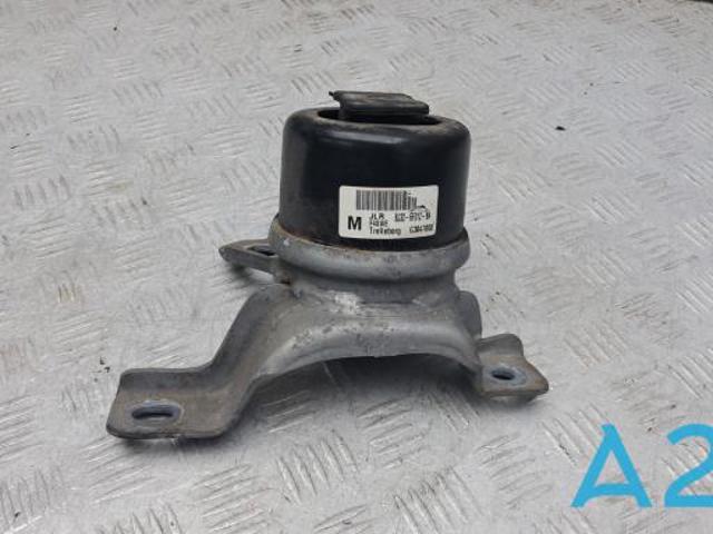 Подушка (опора) двигателя, правая нижняя LR024730 LAND ROVER