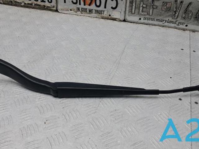 Рычаг-поводок дворника лобового стекла LR025118 LAND ROVER