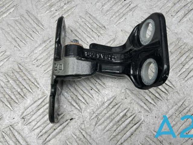 Петля двери передней левой LR027584 LAND ROVER