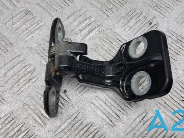 Дверной шарнир правый передний LR027585 LAND ROVER