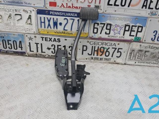 Педаль тормоза LR027629 LAND ROVER