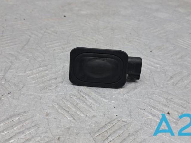 Кнопка привода замка задней 3/5 двери (ляды) LR029038 LAND ROVER