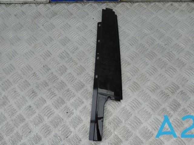 Накладка двери задней правой вертикальная LR050771 LAND ROVER