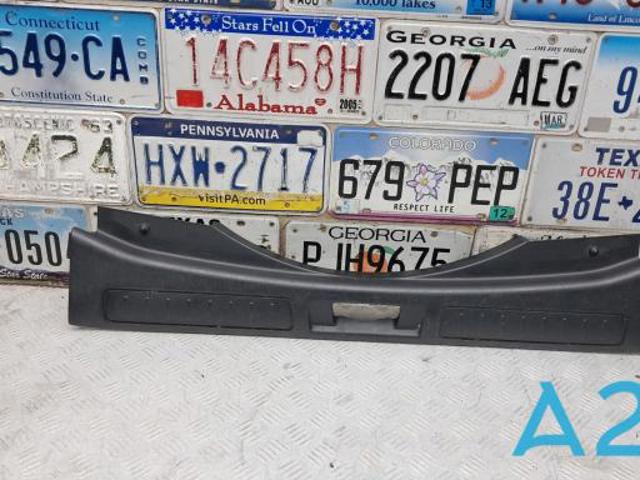 Накладка задней панели багажника LR061563 LAND ROVER
