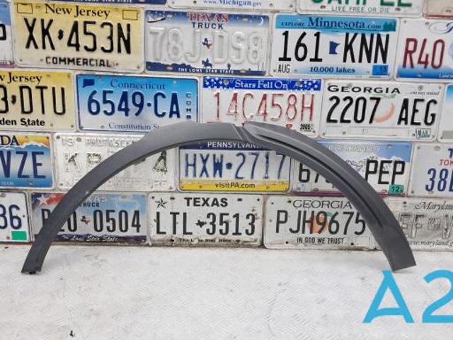 Молдинг задней арки крыла, правый LR066506 LAND ROVER