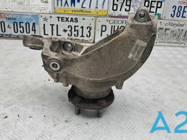 Кулак поворотный левый LR068884 LAND ROVER