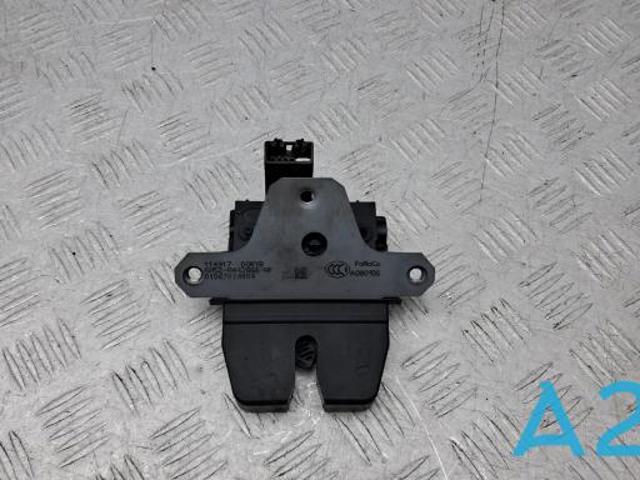 Замок двери багажника LR072417 LAND ROVER