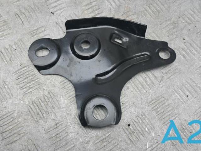 Кронштейн подушки (опоры) двигателя, правой LR078721 LAND ROVER