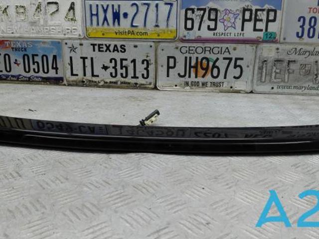 Стоп-сигнал заднего стекла LR085686 LAND ROVER