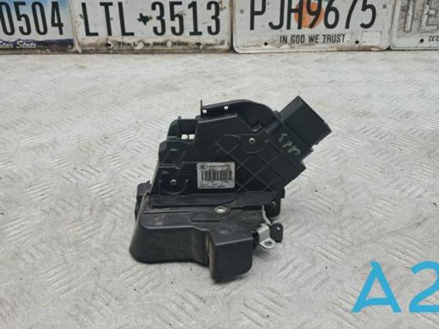 Дверной замок передний правый LR091341 LAND ROVER