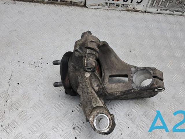 Кулак поворотный передний правый LR109399 LAND ROVER