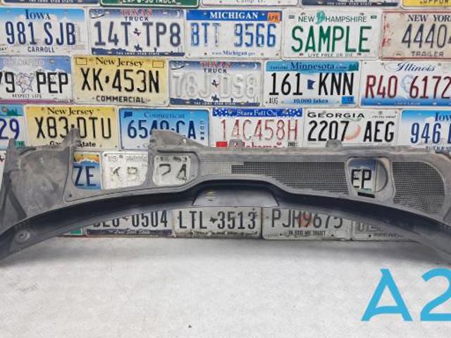 Водосток лобового стекла, жабо LR111639 LAND ROVER