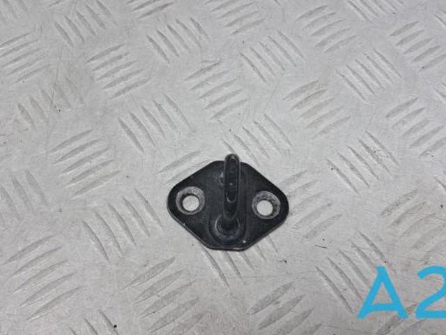 Шарнир крышки багажника MN170675 MITSUBISHI