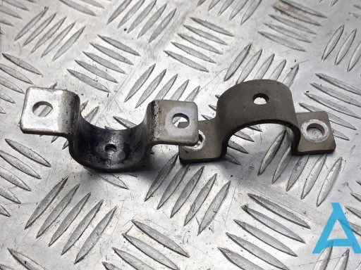 Хомут крепления втулки стабилизатора, переднего MR403646 MITSUBISHI