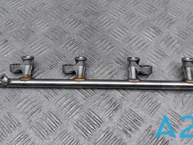 Рампа форсунок системы впрыска топлива PY8V13150 MAZDA