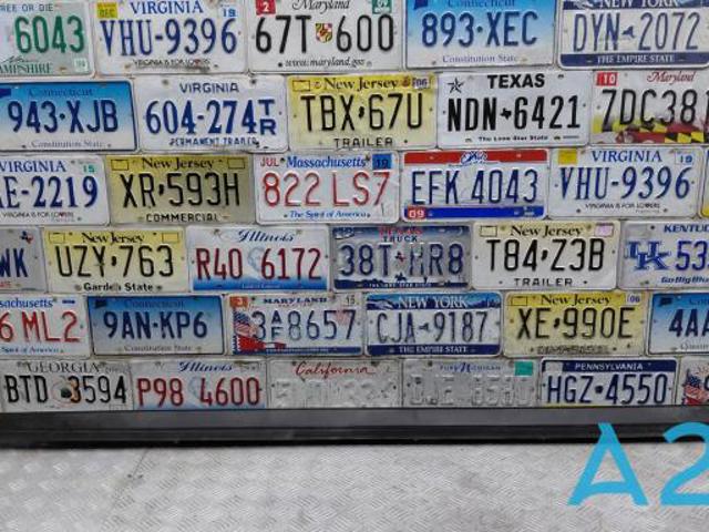 Накладка (молдинг) порога наружная правая TK4851P40B MAZDA