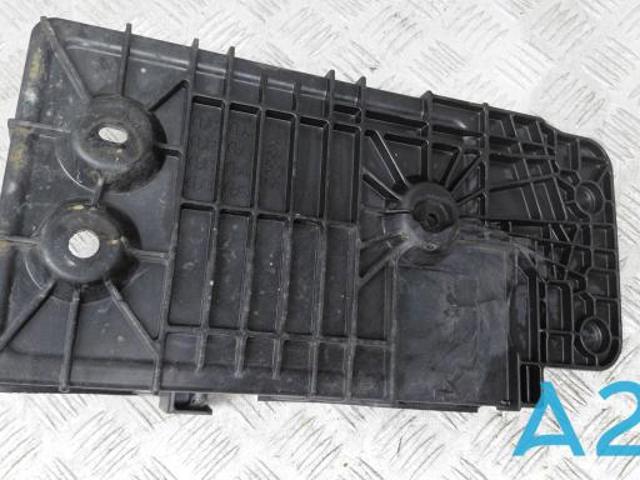 Подставка аккумулятора (АКБ) TK7856040 MAZDA