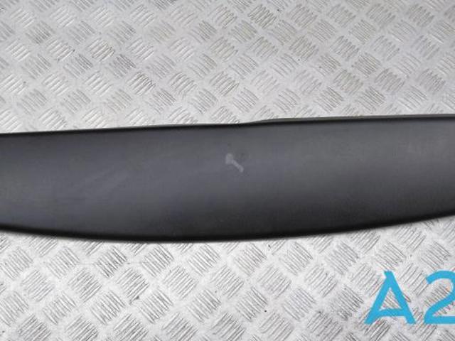 Обшивка (облицовка) крышки багажника (двери 3/5-й задней) TM526893002 MAZDA