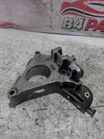 Кронштейн подушки (опоры) двигателя, правой 112318H800 NISSAN