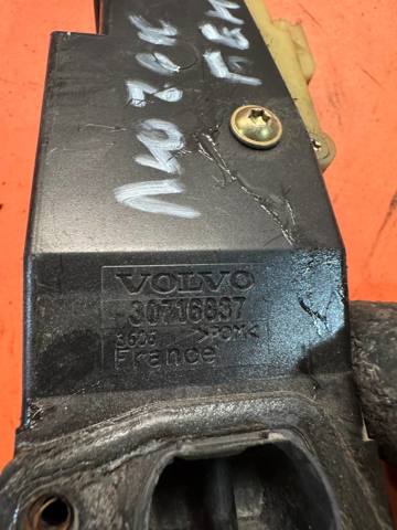 VOLVO 30716837 Замок открывания лючка бензобака в наличии Ровно