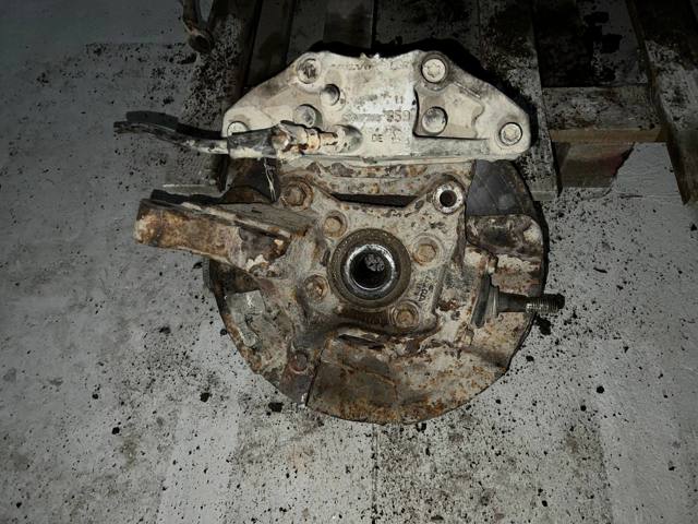 Цапфа - поворотный кулак передний, левый 30760561 VOLVO