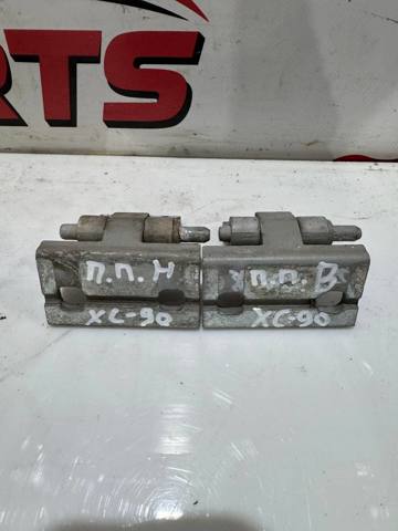 Петля передней двери, правой 30784908 VOLVO