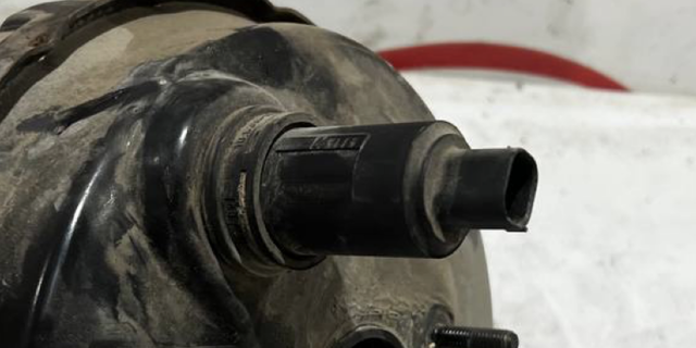 Клапан вакуумного усилителя тормозов 31261486 VOLVO