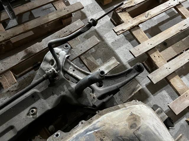 MITSUBISHI 4013A427 Рычаг передней подвески нижний левый в наличии Ужгород