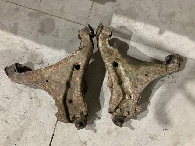 4110A076 MITSUBISHI Верхний правый рычаг задней подвески купить в Ровно