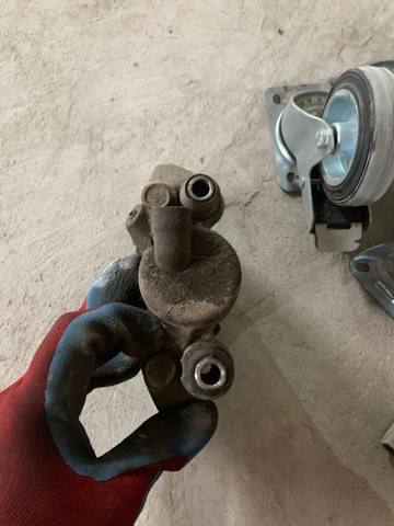 MITSUBISHI 44011W030P Суппорт задний левый в наличии Винница