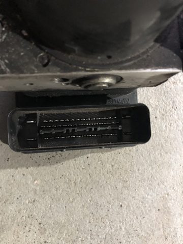 Блок управления АБС  Mitsubishi Outlander 2 40