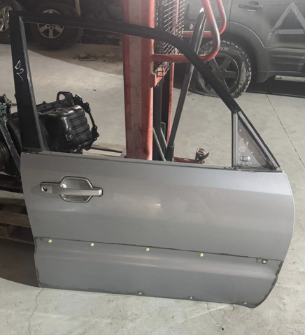 Пассажирская передняя дверь 5700A452 MITSUBISHI