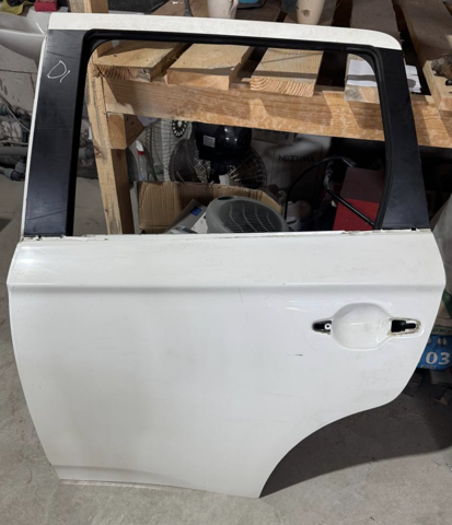 Задняя левая дверь 5730B389 MITSUBISHI