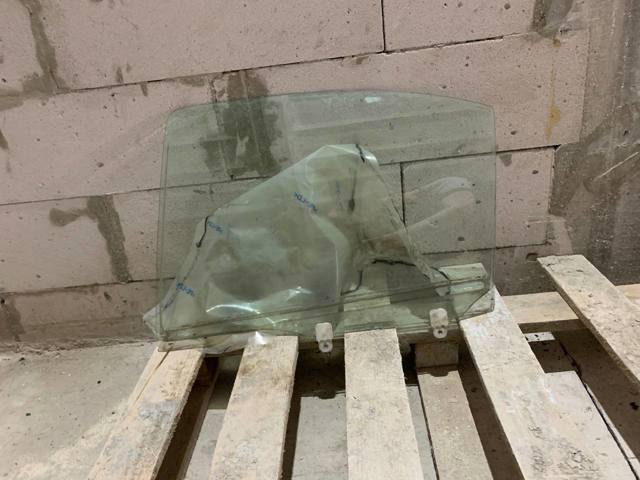 Стекло задней двери, левой 5736A025 MITSUBISHI