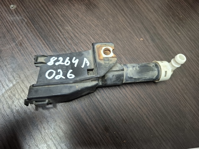 Форсунка омывателя фары передней, правой 8264A026 MITSUBISHI